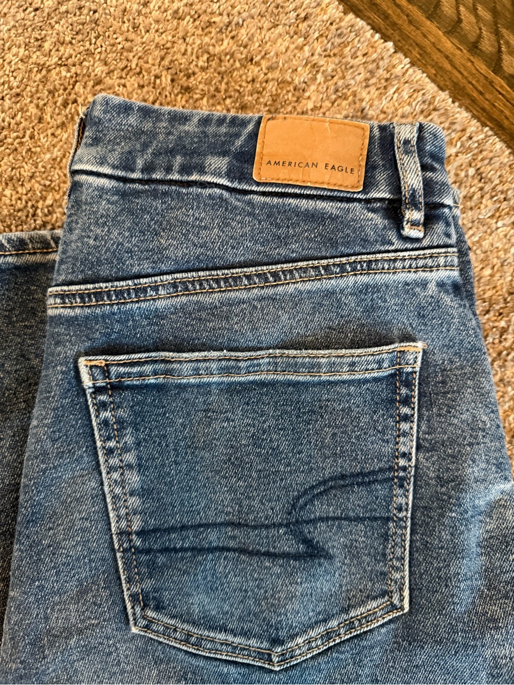 American Eagle Outfitters High-Rise Wide-Leg Jeans in Medium Blue size 4 stretch - Picture 4 of 16